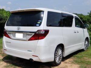 新車なのにアライメント調整が必要?アルファードの左流れを直す方法