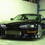 黒のスポーツカー