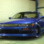 青のスポーツカー