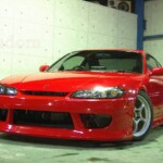 赤のスポーツカー